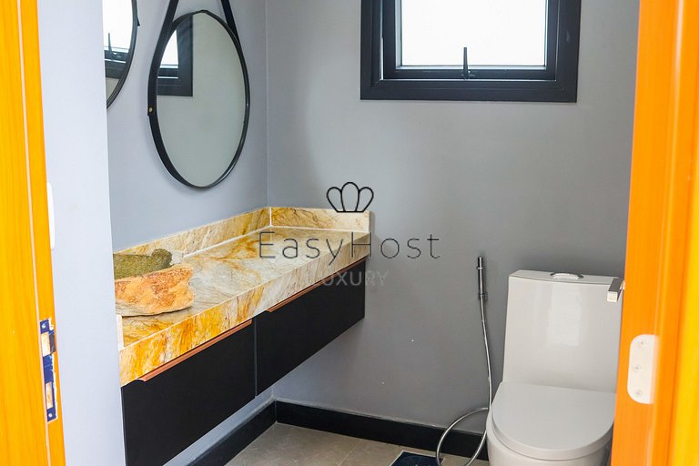 House with 57m of canal frontage in Porto Bracuhy in Angra