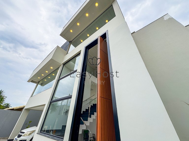 House with 57m of canal frontage in Porto Bracuhy in Angra