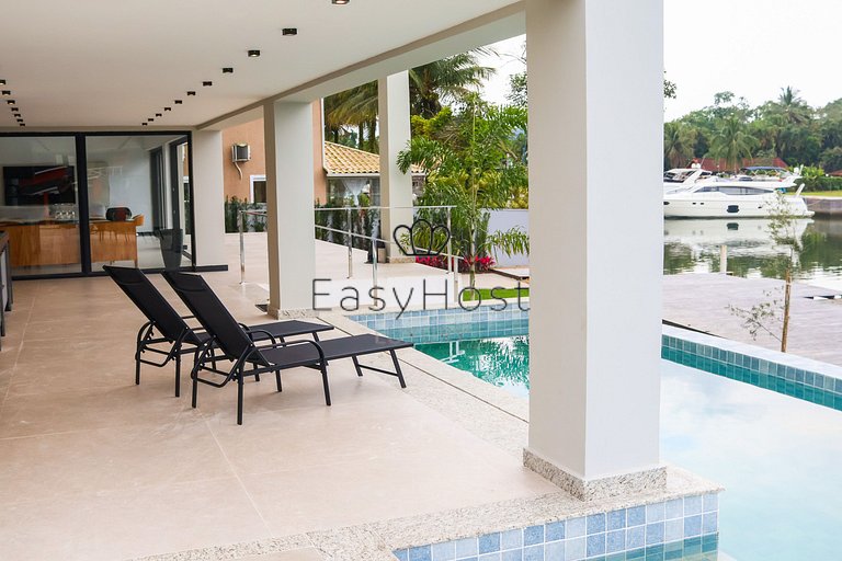 Casa com 57m de Canal no Porto Bracuhy em Angra dos Reis