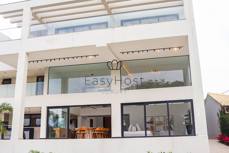 House with 57m of canal frontage in Porto Bracuhy in Angra