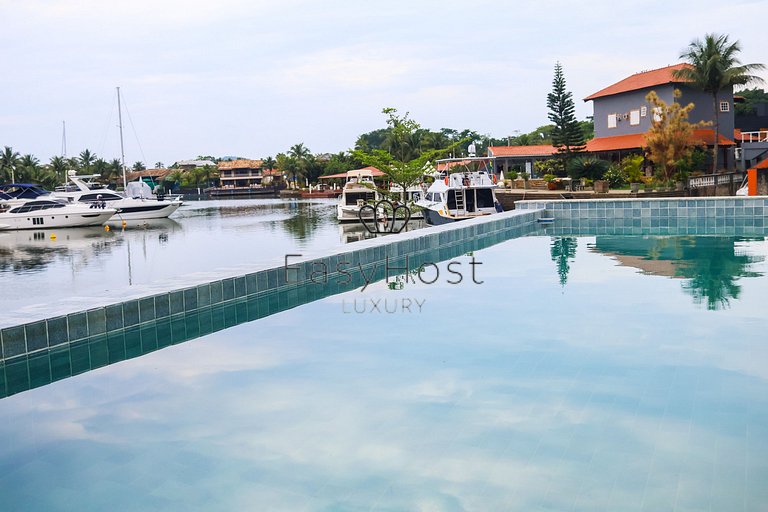 Casa com 57m de Canal no Porto Bracuhy em Angra dos Reis