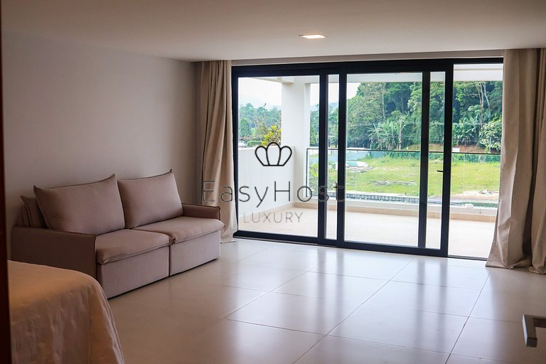 House with 57m of canal frontage in Porto Bracuhy in Angra