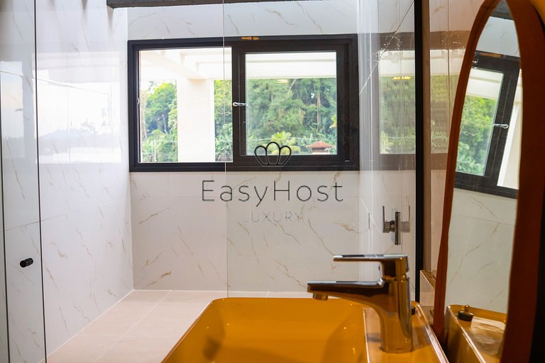 House with 57m of canal frontage in Porto Bracuhy in Angra