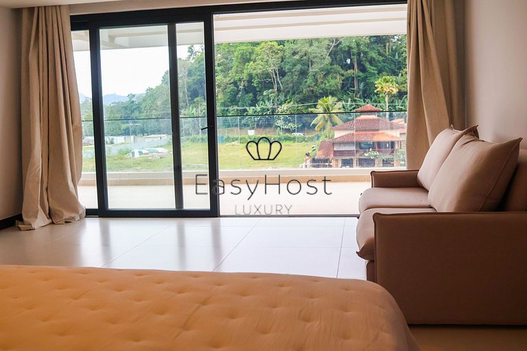 House with 57m of canal frontage in Porto Bracuhy in Angra