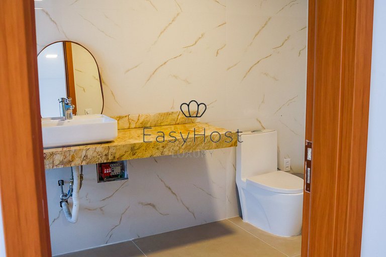 Casa com 57m de Canal no Porto Bracuhy em Angra dos Reis