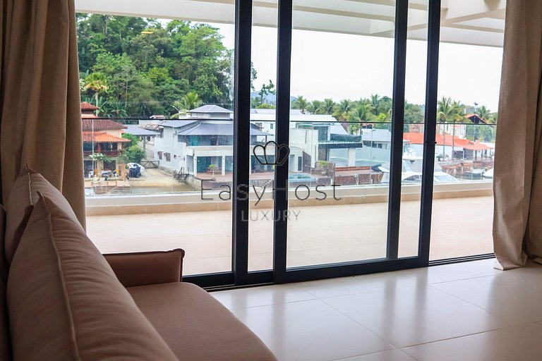 House with 57m of canal frontage in Porto Bracuhy in Angra