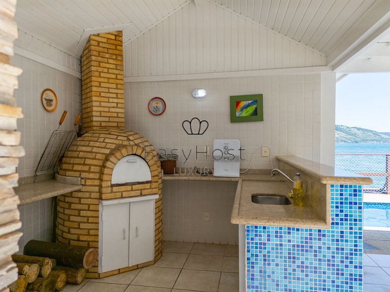 Casa en venta frente al mar con piscina en Mangaratiba