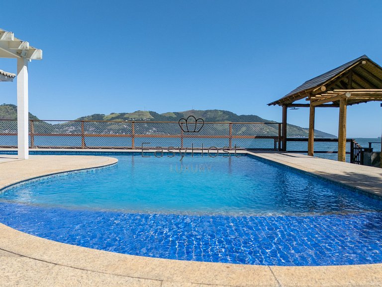 Casa en venta frente al mar con piscina en Mangaratiba