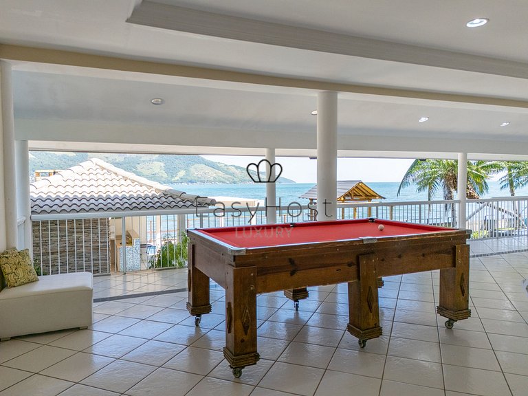 Casa beira mar à venda com piscina em Mangaratiba