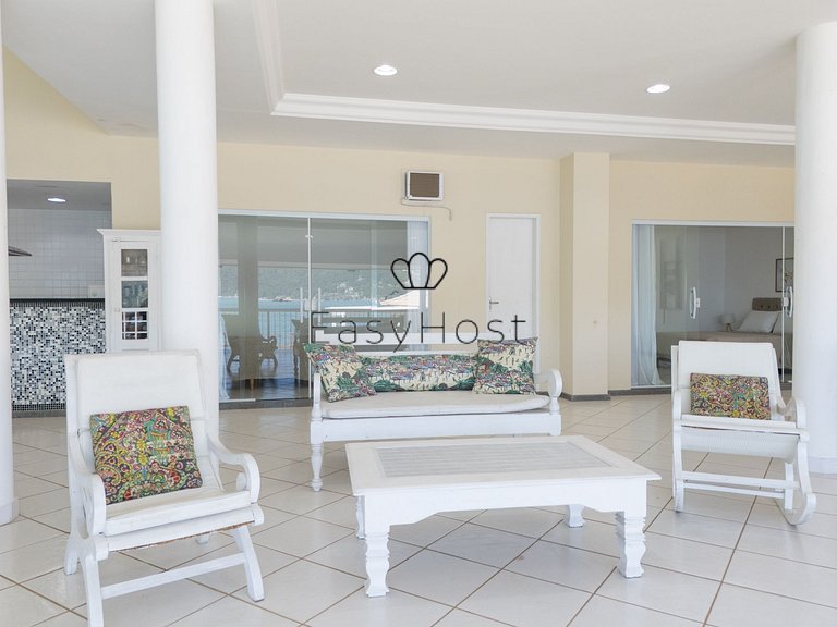 Casa en venta frente al mar con piscina en Mangaratiba