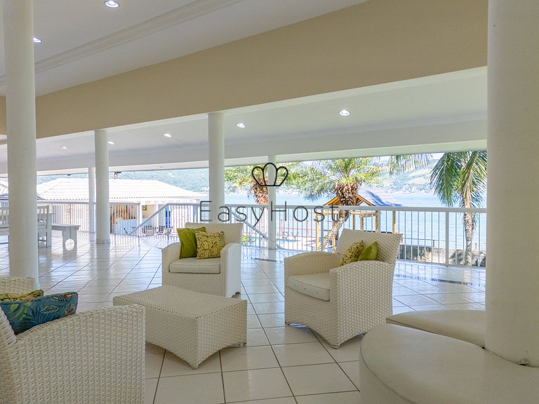 Beachfront house for sale with pool in Mangaratiba