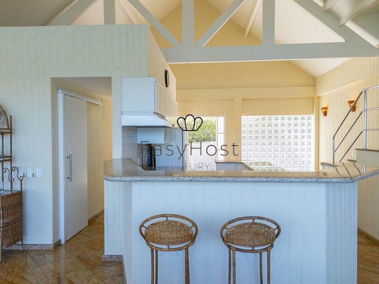 Casa beira mar à venda com piscina em Mangaratiba