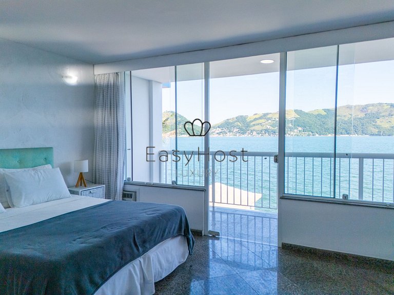 Beachfront house for sale with pool in Mangaratiba