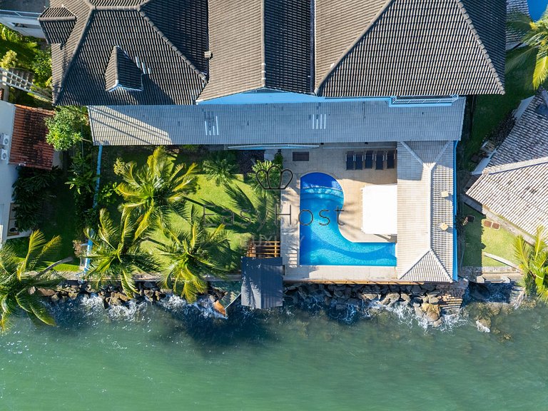 Beachfront house for sale with pool in Mangaratiba