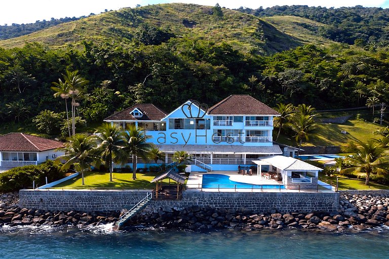 Casa beira mar à venda com piscina em Mangaratiba