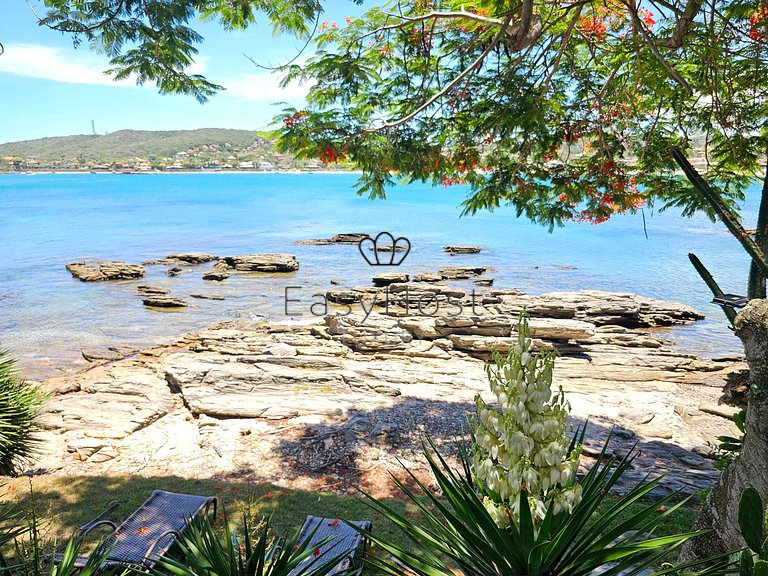 Beachfront house for vacation rental in Búzios.