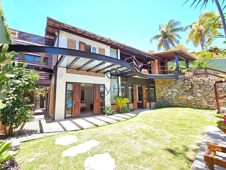 Beachfront house for vacation rental in Búzios.