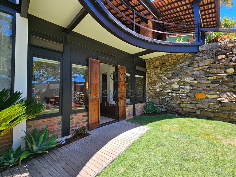 Beachfront house for vacation rental in Búzios.