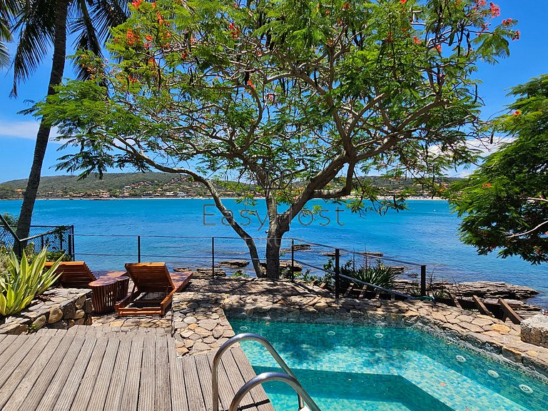 Beachfront house for vacation rental in Búzios.