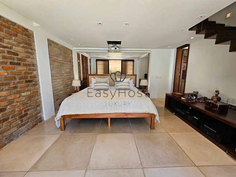 Beachfront house for vacation rental in Búzios.