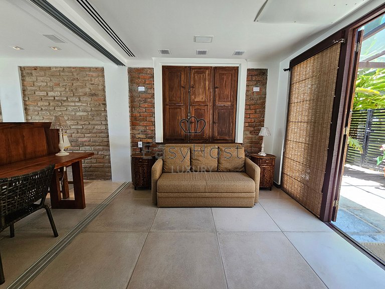 Beachfront house for vacation rental in Búzios.