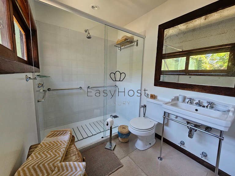 Beachfront house for vacation rental in Búzios.