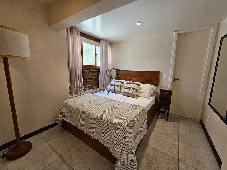 Beachfront house for vacation rental in Búzios.