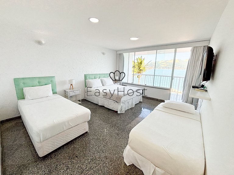 Casa beira mar à venda com piscina em Mangaratiba