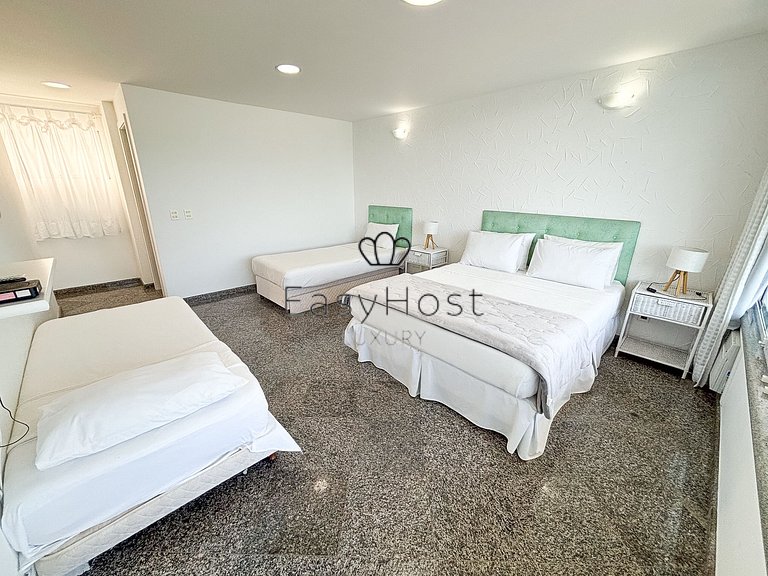 Beachfront house for sale with pool in Mangaratiba