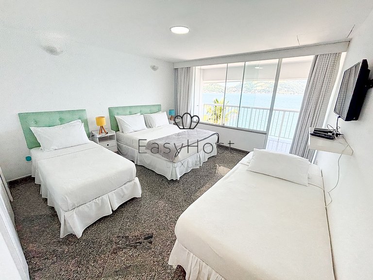 Casa beira mar à venda com piscina em Mangaratiba