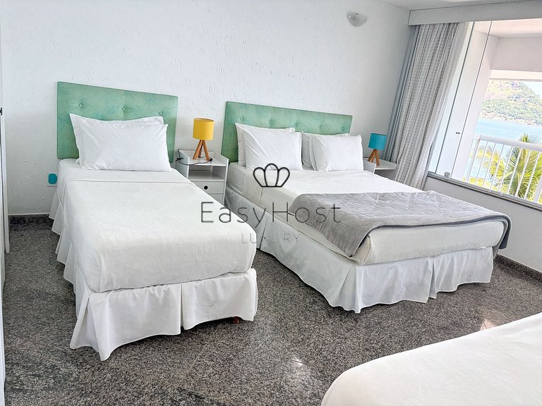 Casa beira mar à venda com piscina em Mangaratiba