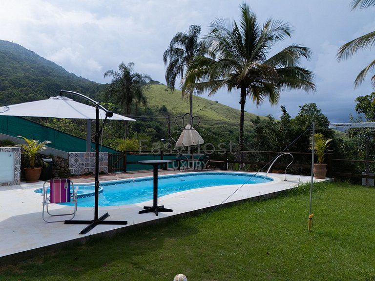 Beachfront house for sale with pool in Mangaratiba