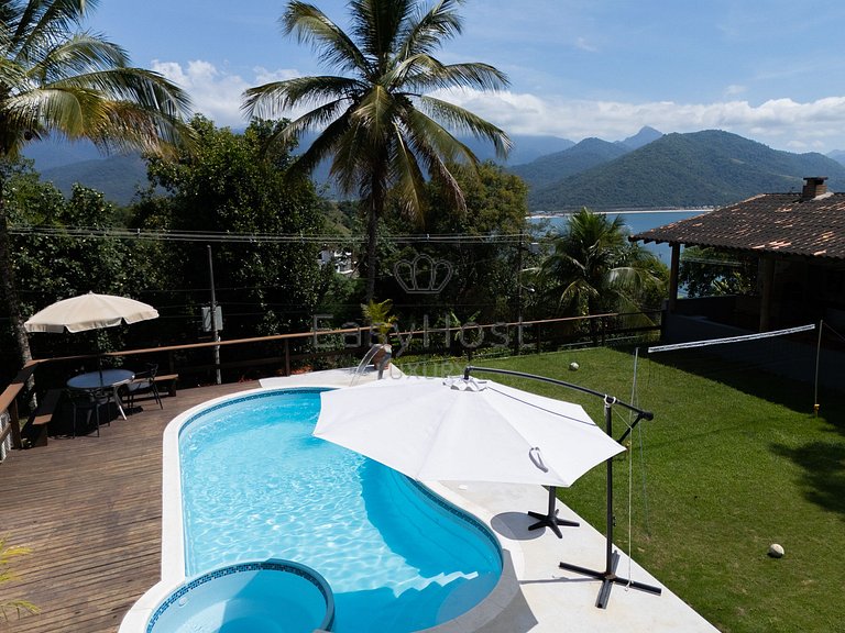 Casa en venta frente al mar con piscina en Mangaratiba