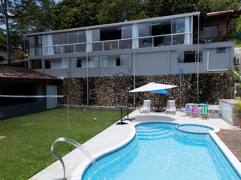 Casa à venda beira mar com piscina em Mangaratiba