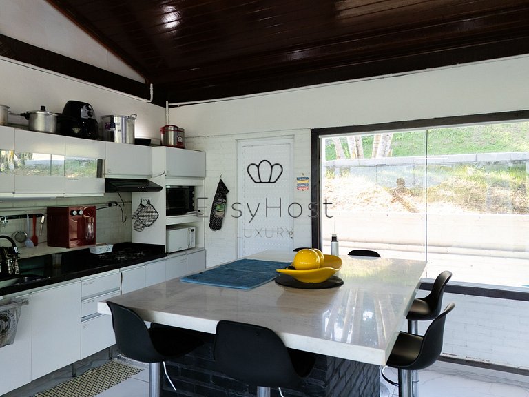 Casa à venda beira mar com piscina em Mangaratiba