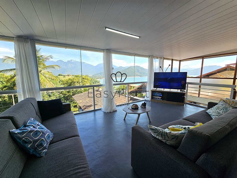 Beachfront house for sale with pool in Mangaratiba