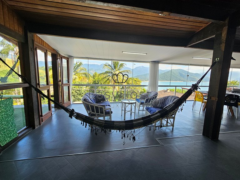 Casa à venda beira mar com piscina em Mangaratiba