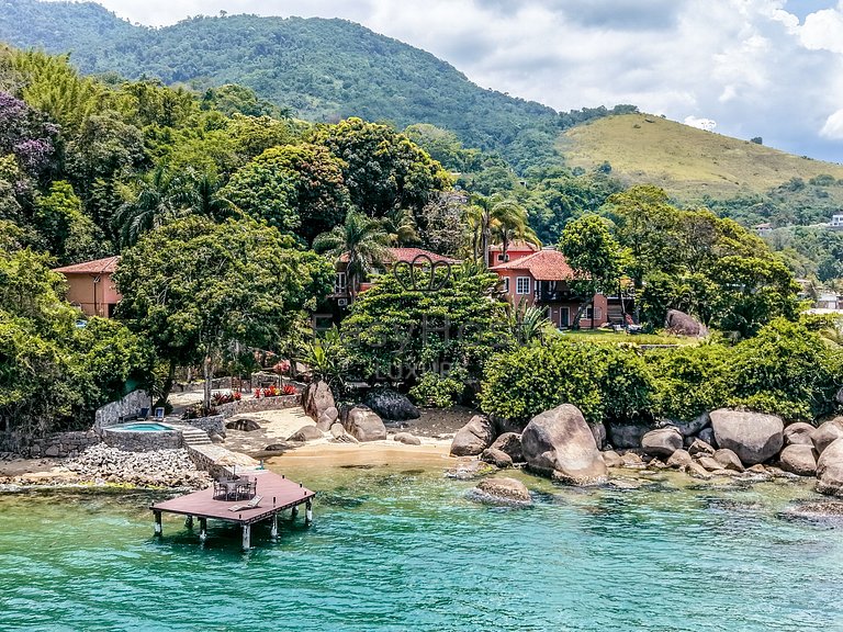 Casa pé na areia em Mangaratiba com praia privativa