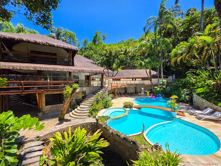 Beachfront house for rent with pool and sauna