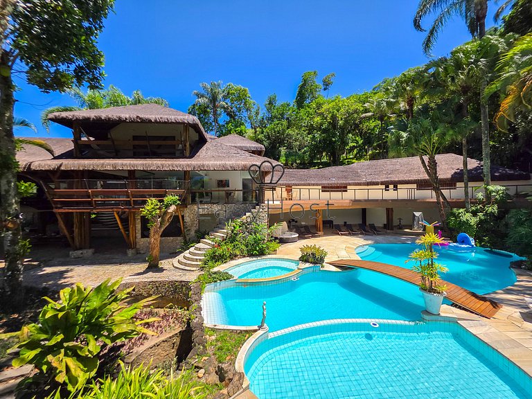 Beachfront house for rent with pool and sauna