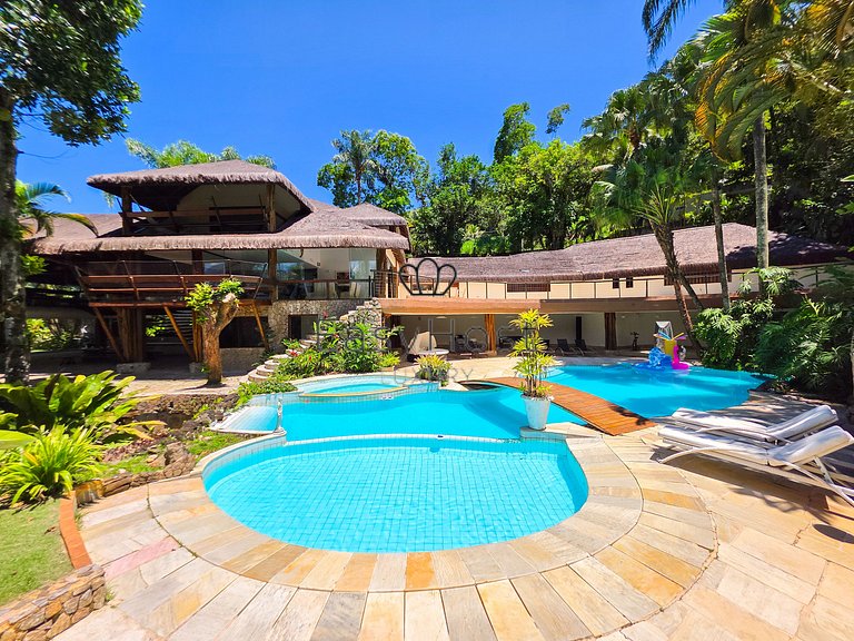 Beachfront house for rent with pool and sauna