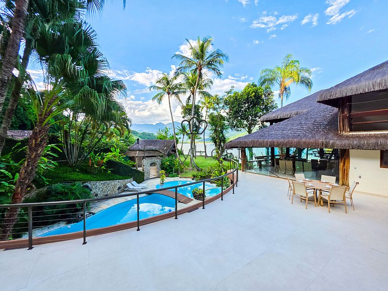 Beachfront house for rent with pool and sauna