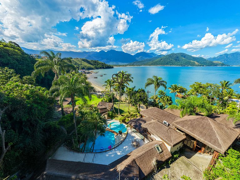 Beachfront house for rent with pool and sauna