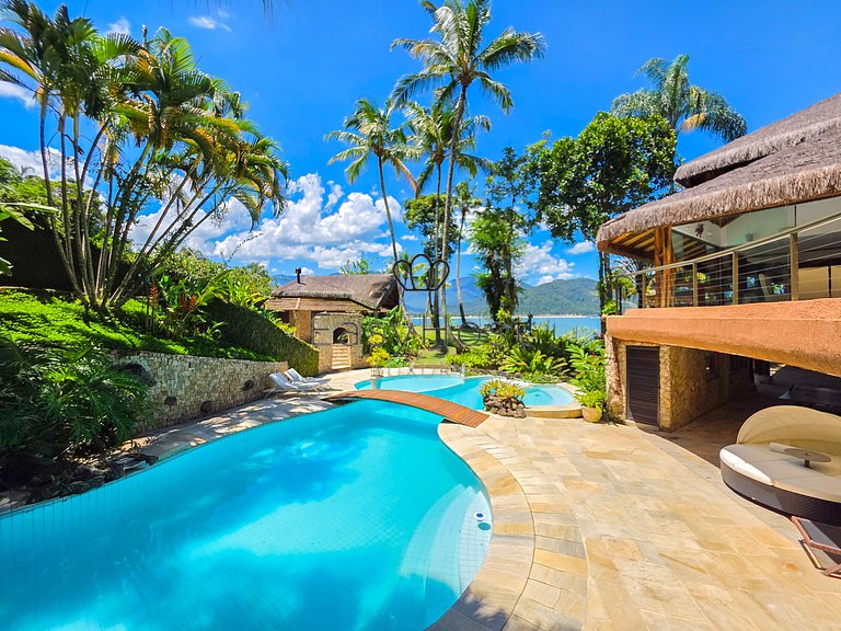 Beachfront house for rent with pool and sauna