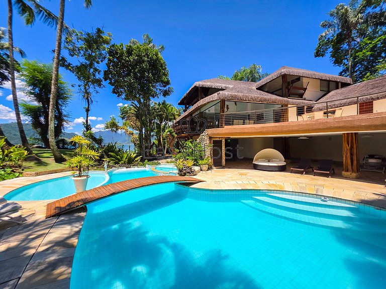 Beachfront house for rent with pool and sauna