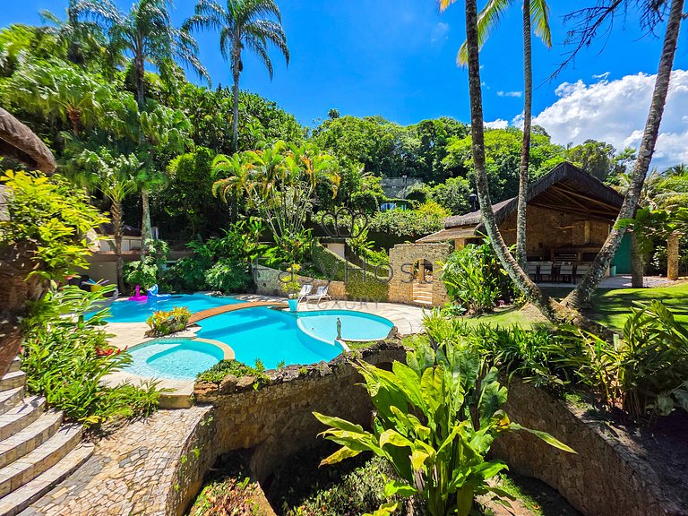 Beachfront house for rent with pool and sauna