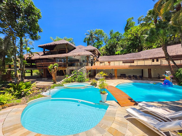 Beachfront house for rent with pool and sauna