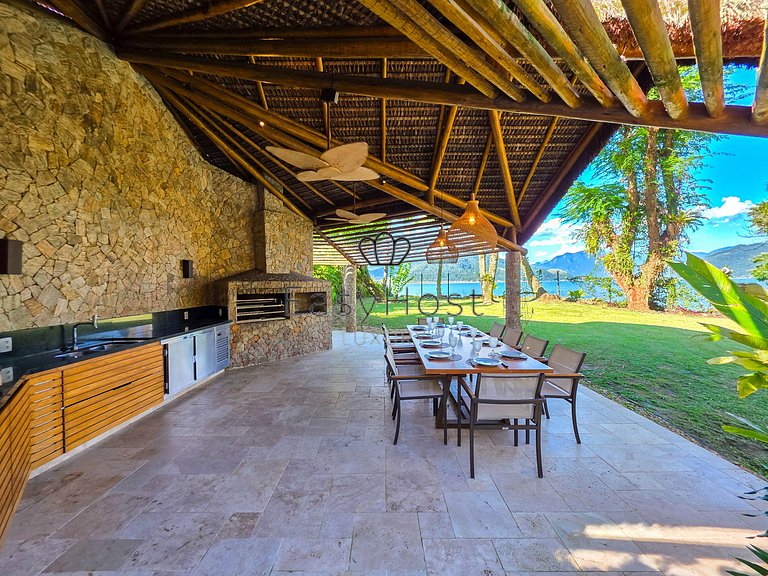 Beachfront house for rent with pool and sauna