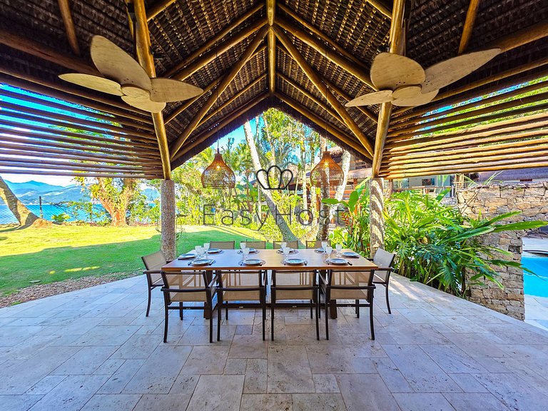 Beachfront house for rent with pool and sauna