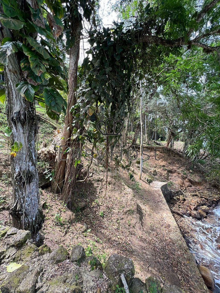 Terreno com 15.000m² e localização exclusiva em condomínio d